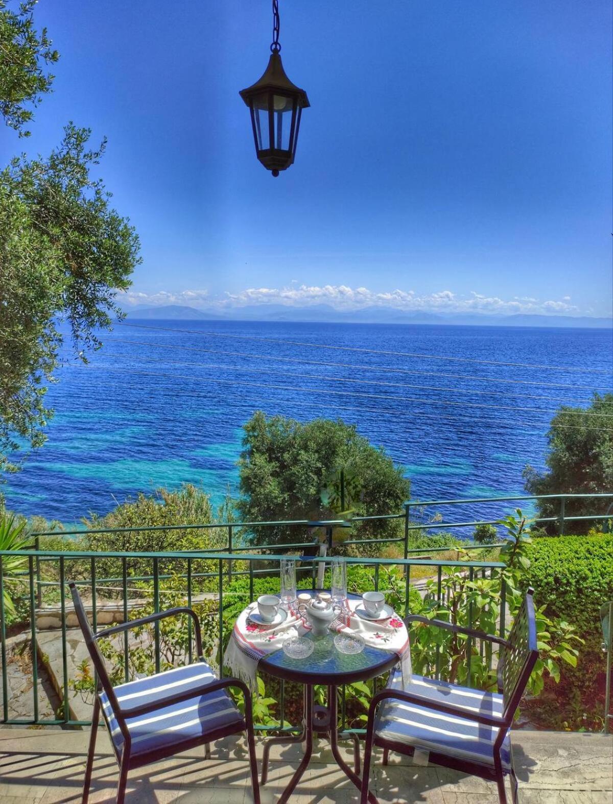 Villa Fourtuna Apartment Agios Ioannis Peristeron  Exterior photo